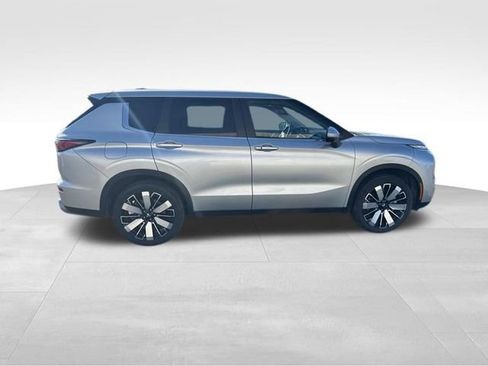 Used 2025 Mitsubishi Outlander AWD image 7