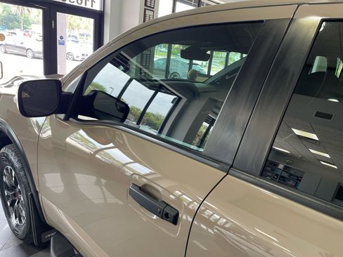 Used 2023 Nissan Titan PRO-4X w/ Pro-4x Convenience Package AWD/4WD image 14
