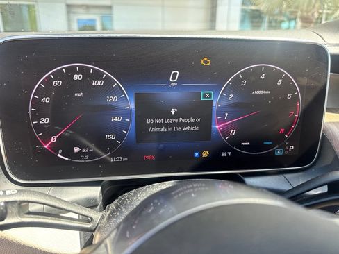 Used 2024 Mercedes-Benz GLC 300 image 6
