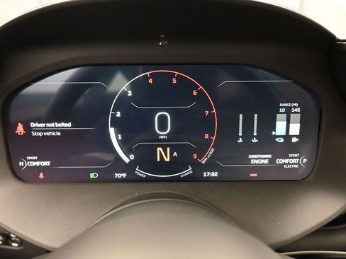 Used 2024 McLaren Artura RWD image 18
