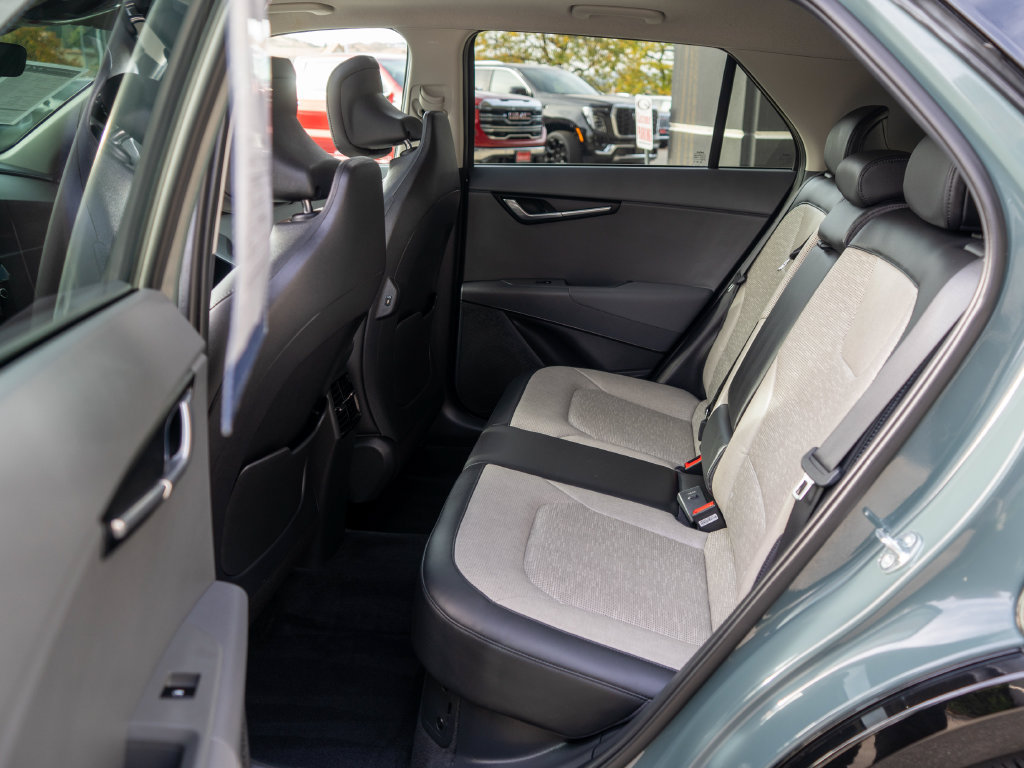 Certified 2023 Kia Niro SX Touring FWD image 13