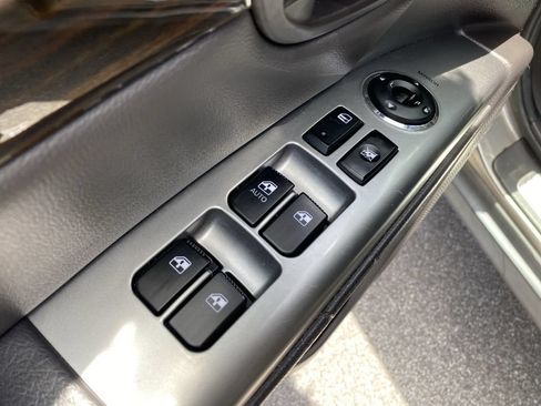 Used 2011 Hyundai Santa Fe Limited w/ Navigation Pkg 4 AWD/4WD image 18