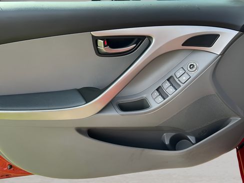 Used 2013 Hyundai Elantra GLS FWD image 12