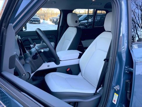 Used 2025 Land Rover Defender 110 X-Dynamic SE image 7