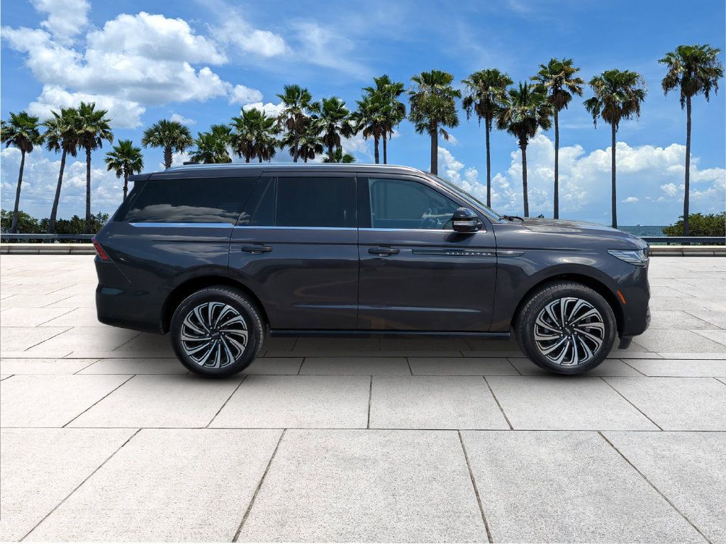 Used 2025 Lincoln Navigator Black Label AWD/4WD image 9