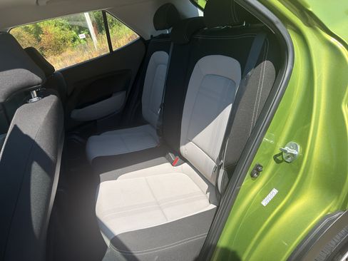 Used 2020 Hyundai Venue SEL FWD image 8
