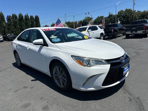 Used 2016 Toyota Camry SE FWD image 1