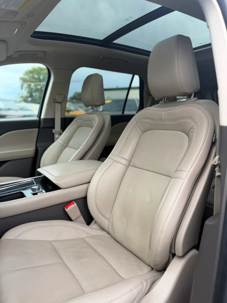 Used 2023 Lincoln Aviator Reserve w/ Equipment Group 201A AWD/4WD image 16