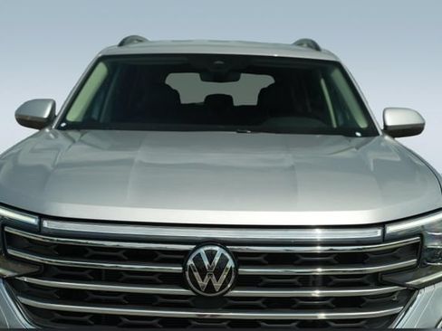 Used 2025 Volkswagen Atlas SE FWD image 40