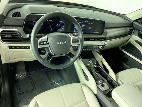 Used 2025 Kia Telluride EX w/ EX Captain's Chair Package image 25