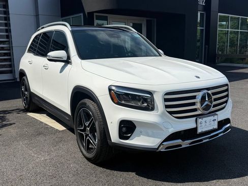 Used 2026 Mercedes-Benz GLB 250 4MATIC image 1