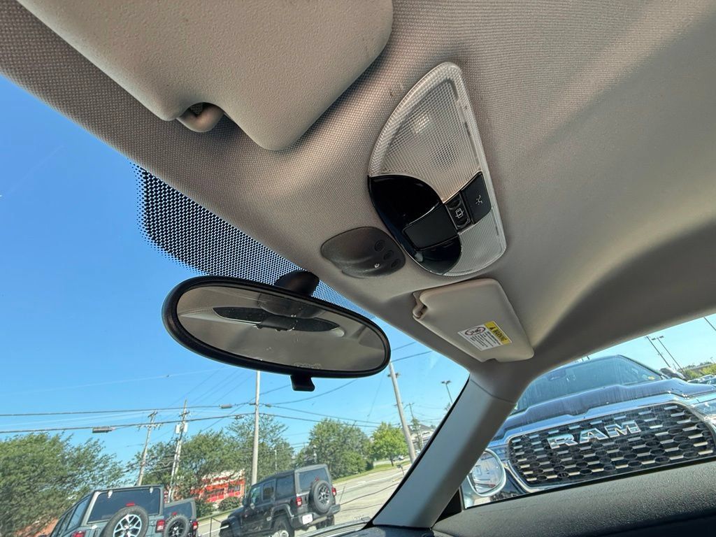 Used 2005 Chrysler Crossfire SRT-6 RWD image 19