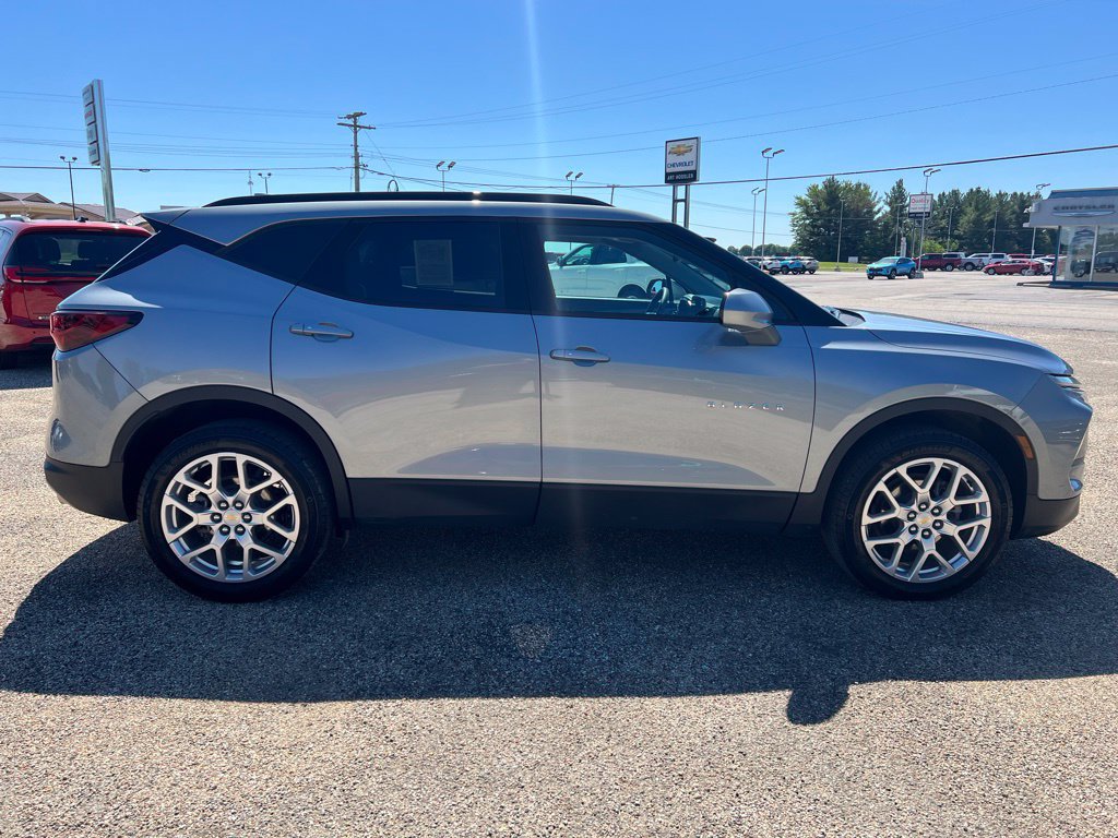 Used 2024 Chevrolet Blazer LT w/ Convenience Package FWD image 4