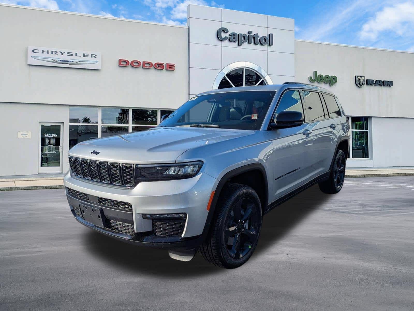 New 2025 Jeep Grand Cherokee L Limited w/ Black Appearance Package AWD/4WD image 4