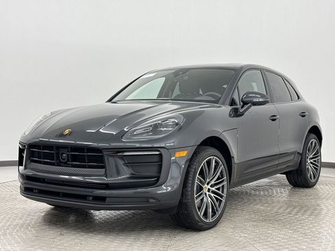 Used 2025 Porsche Macan image 1