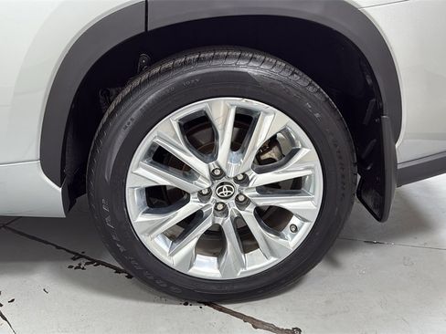 Used 2023 Toyota Highlander Limited image 24