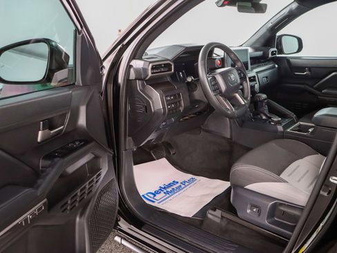 Used 2025 Toyota Tacoma TRD Off-Road AWD/4WD image 3