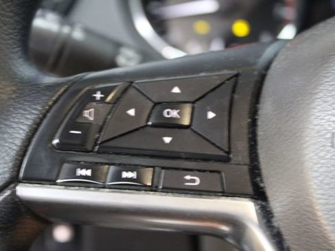 Used 2020 Nissan Rogue SV AWD/4WD image 16