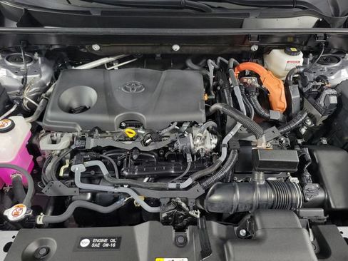 Used 2022 Toyota RAV4 XLE Premium AWD/4WD image 10