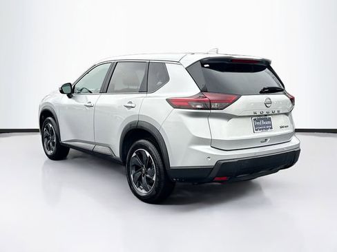 Used 2024 Nissan Rogue SV AWD/4WD image 5