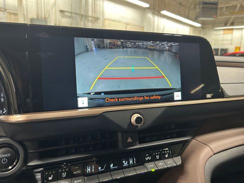 Used 2023 Toyota Crown Limited image 20