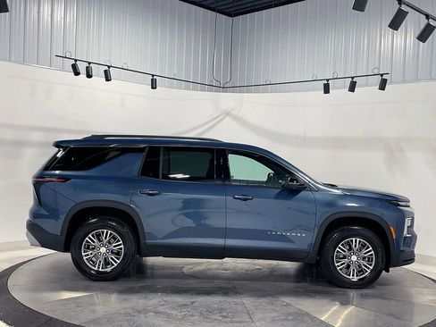Used 2025 Chevrolet Traverse LT w/ Driver Confidence Package AWD/4WD image 10