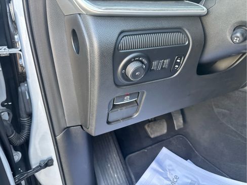 Used 2024 Jeep Wagoneer Series III AWD/4WD image 23