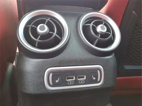 Used 2023 Alfa Romeo Giulia Veloce image 23