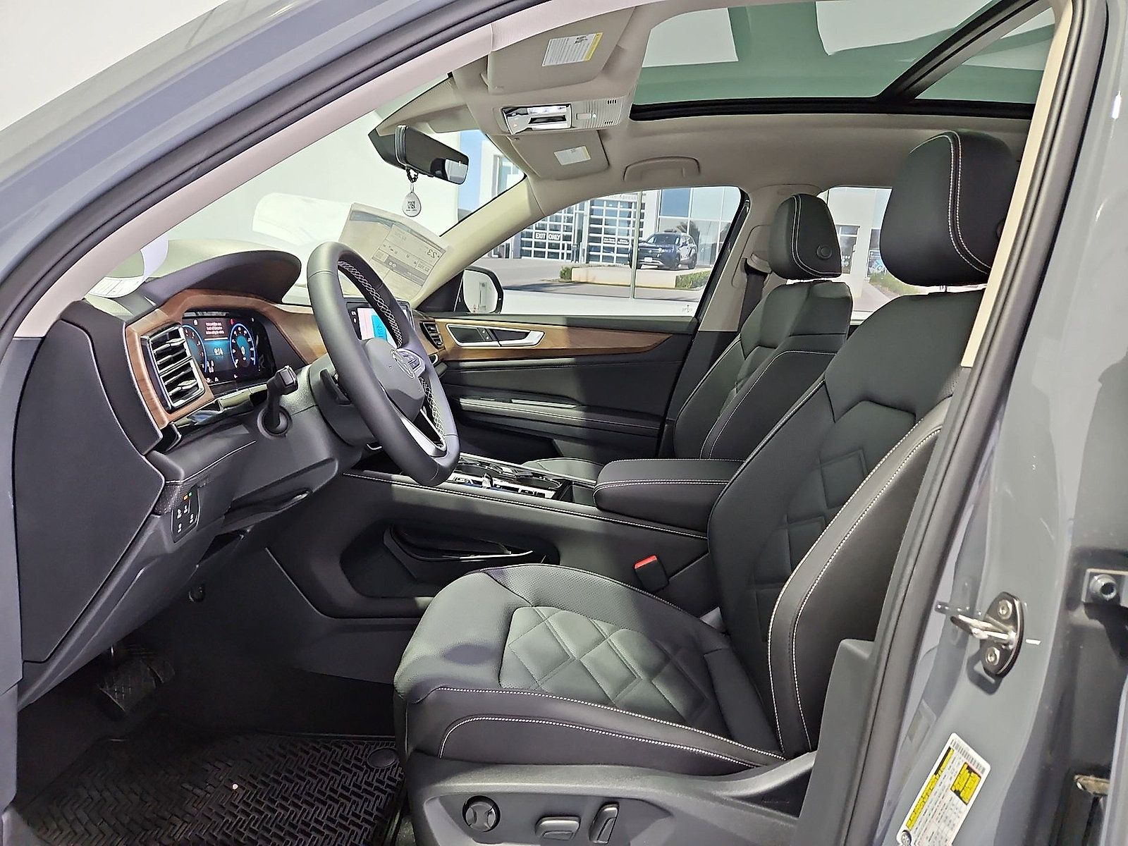 New 2026 Volkswagen Atlas SE FWD image 17