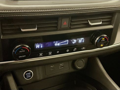 Used 2023 Nissan Rogue SV image 23