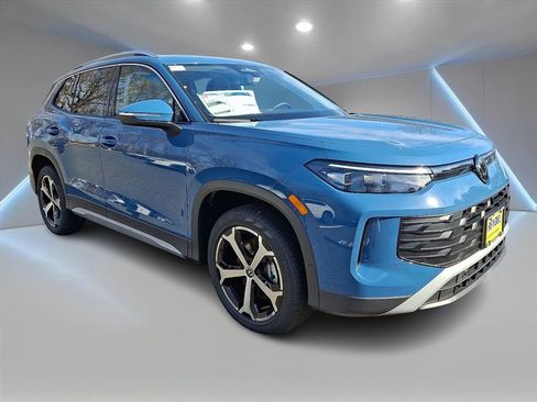 New 2026 Volkswagen Tiguan SE image 2