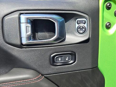Used 2025 Jeep Wrangler Unlimited Rubicon AWD/4WD image 12