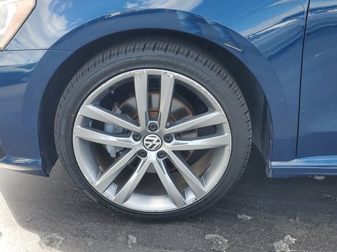 Used 2018 Volkswagen Passat 2.0T R-Line image 9