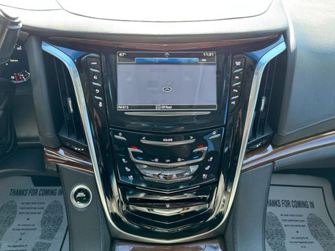 Used 2019 Cadillac Escalade Luxury image 31