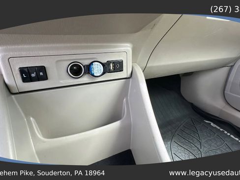 Used 2017 Toyota Prius V Four FWD image 39