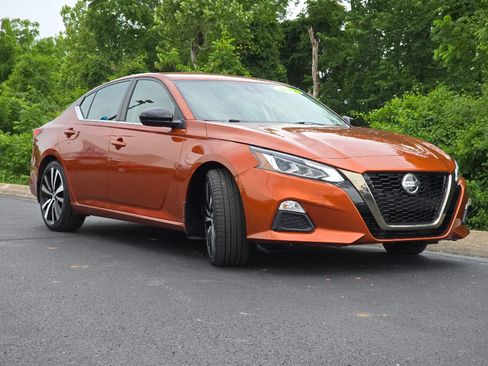 Used 2022 Nissan Altima 2.5 SR FWD image 6