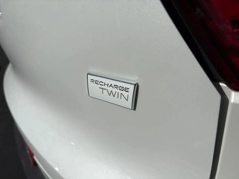 Used 2023 Volvo XC40 Recharge Plus image 19