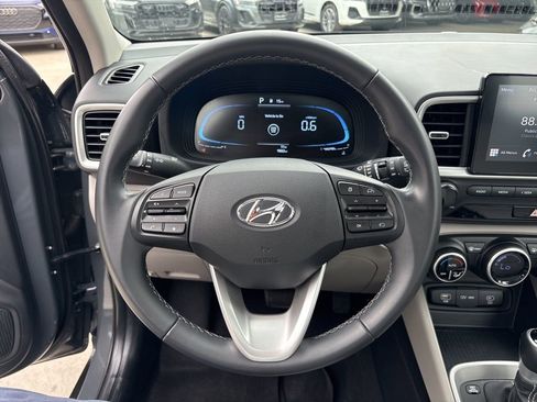 Used 2025 Hyundai Venue SEL FWD image 18