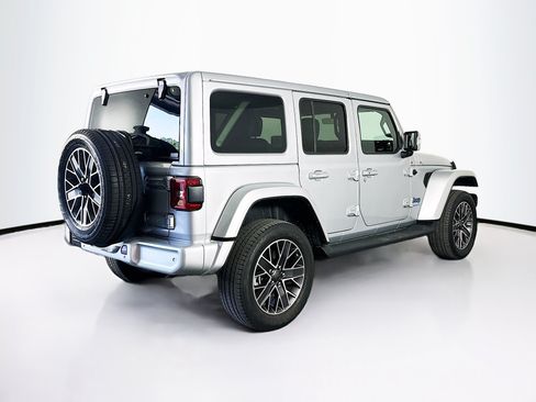 Used 2023 Jeep Wrangler Unlimited Sahara AWD/4WD image 9
