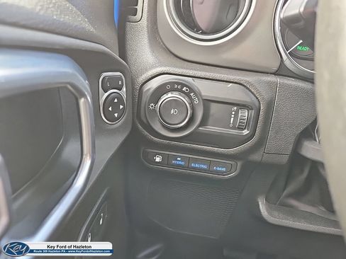 Used 2023 Jeep Wrangler Unlimited w/ Cold Weather Group AWD/4WD image 31