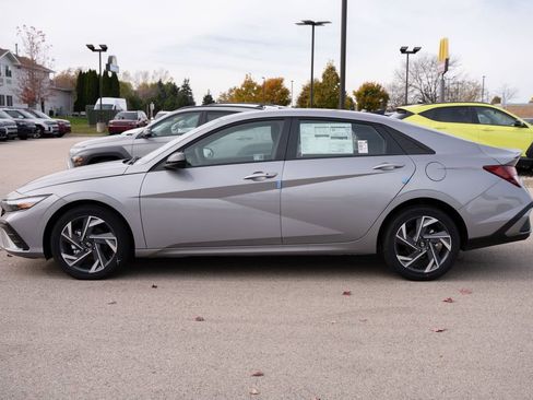 New 2025 Hyundai Elantra Sport image 4