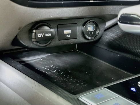 Used 2022 Hyundai Elantra SEL w/ Convenience + Premium Package FWD image 29