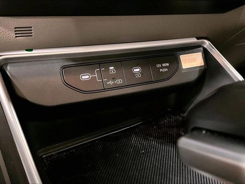 Used 2026 Kia Carnival FWD image 29