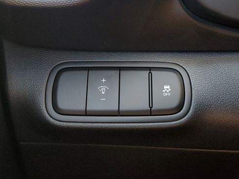 Used 2024 Hyundai Venue SEL image 31