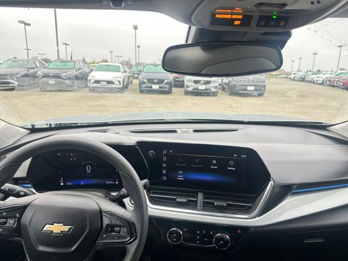 Used 2025 Chevrolet Trax LT image 33