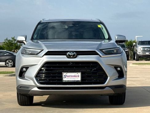 Used 2024 Toyota Grand Highlander Limited image 2
