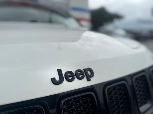 Used 2018 Jeep Compass Latitude w/ Popular Equipment Group AWD/4WD image 9