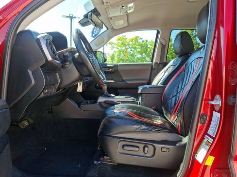 Used 2021 Toyota Tacoma SR5 AWD/4WD image 15