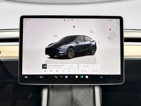 Used 2025 Tesla Model Y Long Range RWD image 8