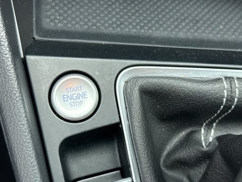 Used 2023 Volkswagen Jetta SE w/ Panoramic Sunroof Package FWD image 19